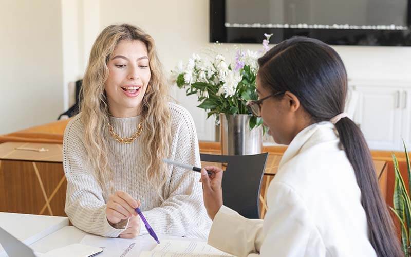 Profissionais de RH em reunião